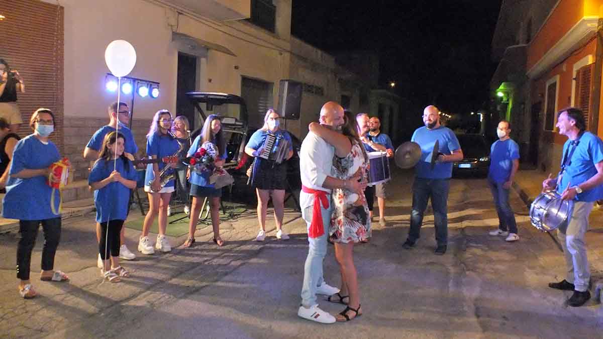 manduria Taranto serenata sorpresa sposa