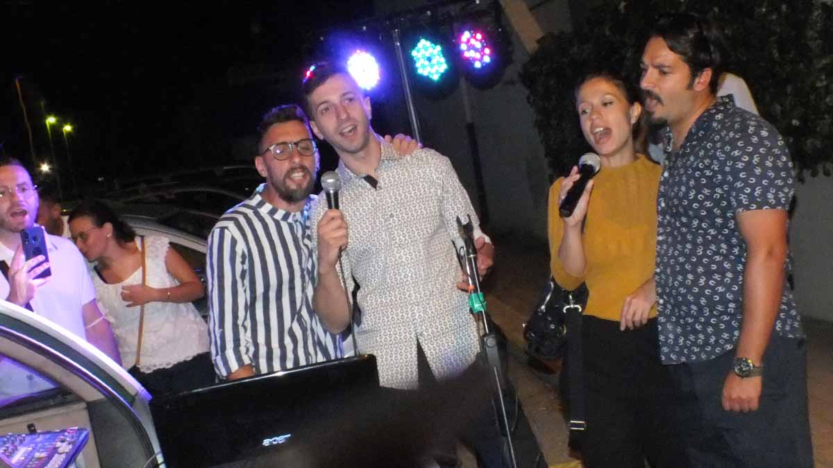 Serenata futuri sposi Mola di Bari