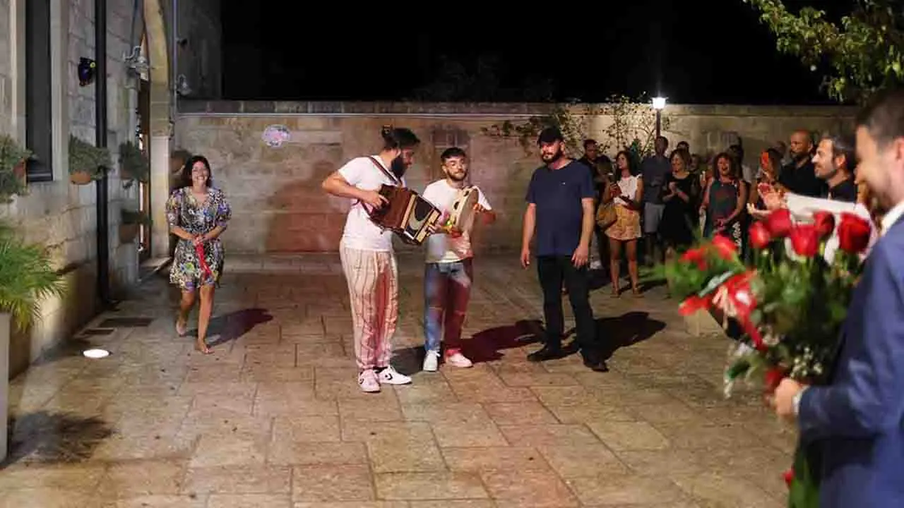 Serenata alla sposa presso la storica masseria San Cosimo a Carpignano Salentino con pizzica e dj set